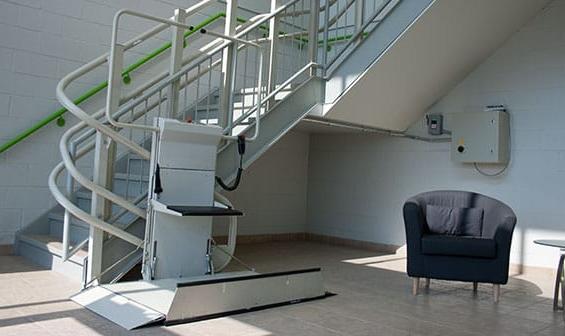 Commercial Inclined wheelchair lift